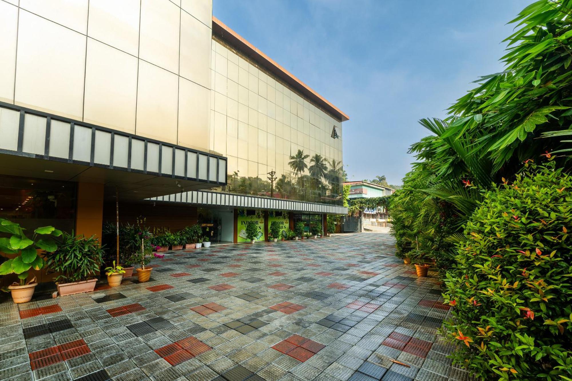 Marza Inn Kalpetta Exterior photo